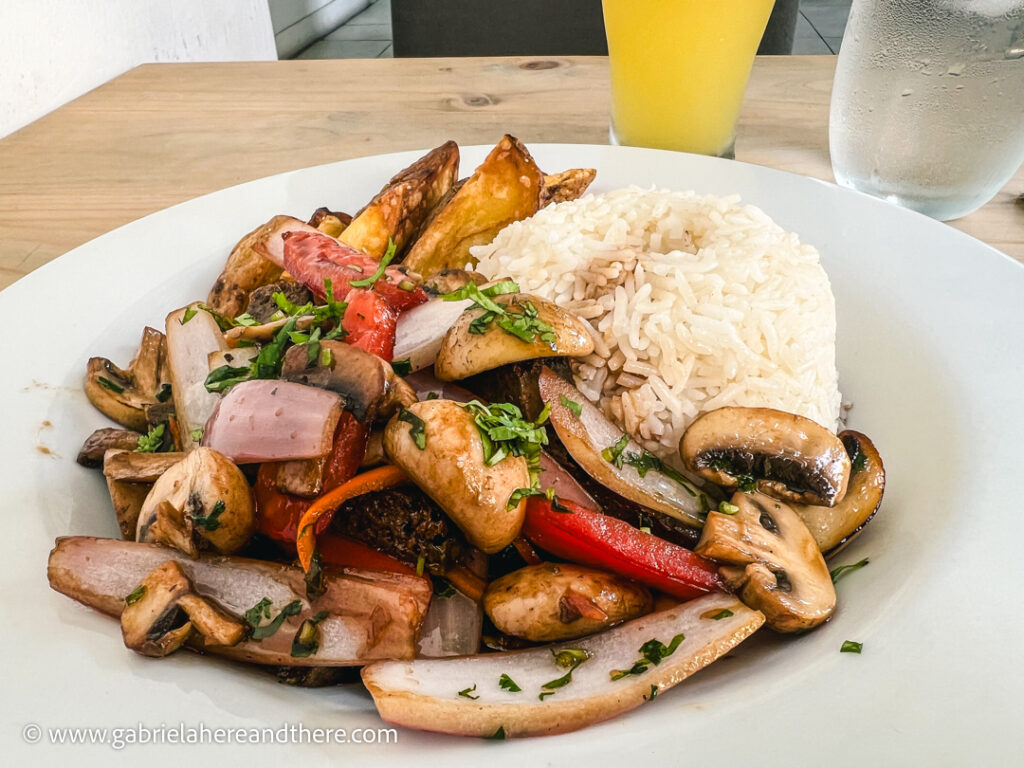 Vegan lomo saltado